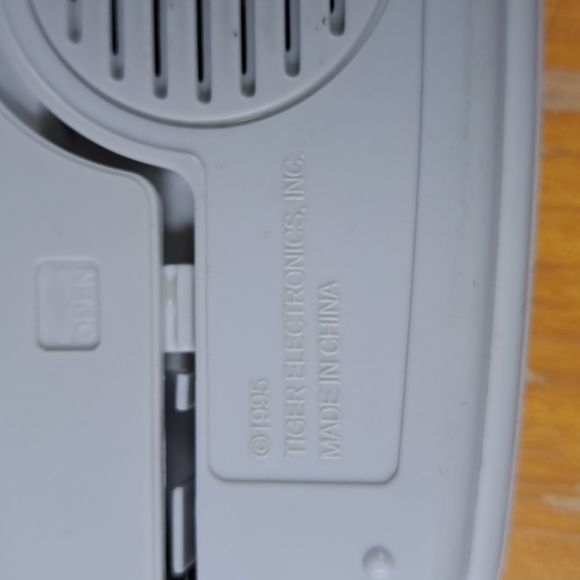 Vintage 1999 Tiger Wheel of Fortune hand held electronic game show game Tested - Picture 11 of 11